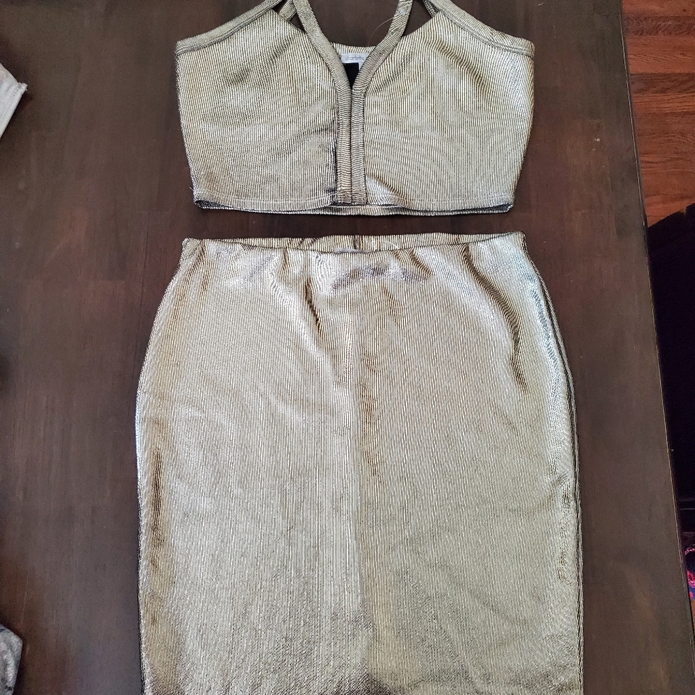 Two piece set - Picture 2 of 2